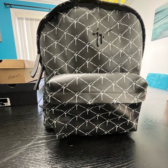 Black and White Patterned Backpack - Picture 2 of 4